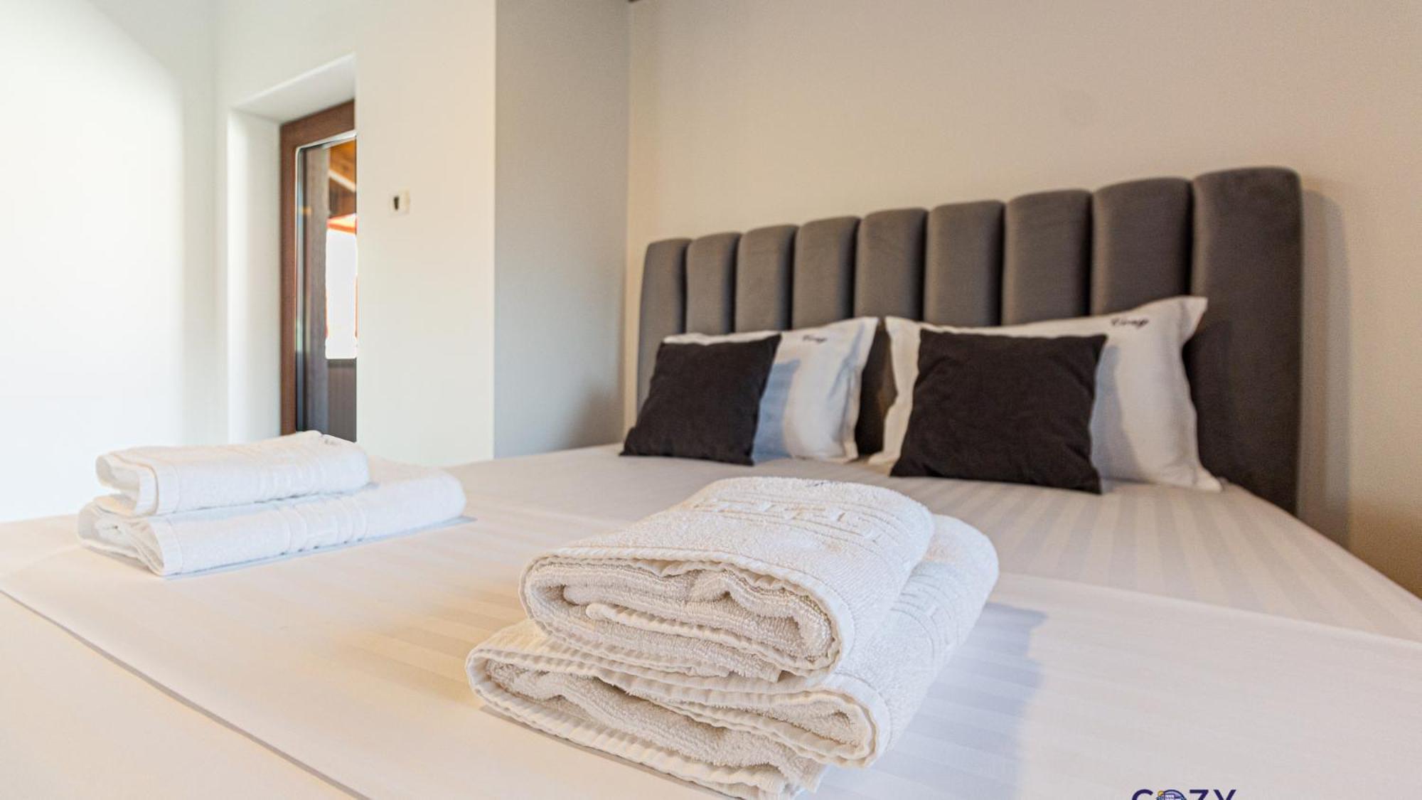 Cozy Brand New Boutique Aparthotel Brasov Braşov Exterior foto